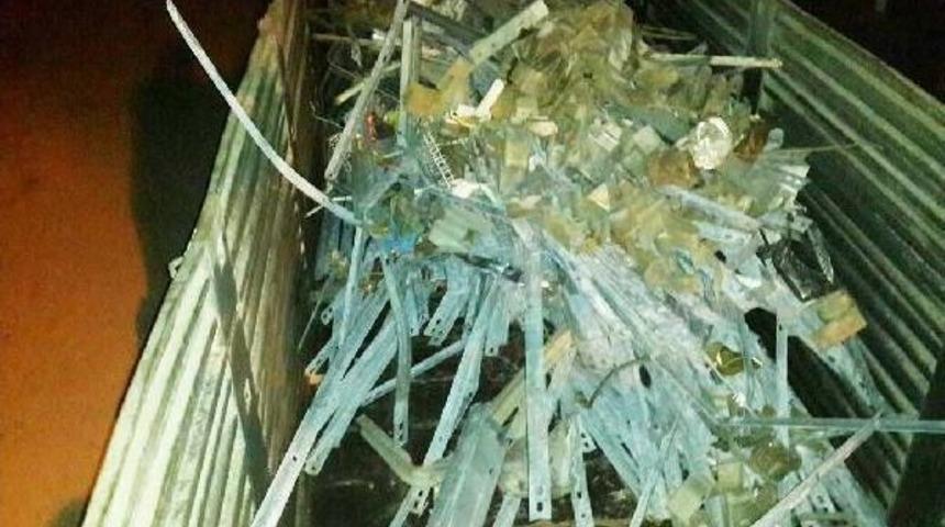 Karayolları'nın Sapanca Deposundan 8 Ton Hurda Demiri, Hurdacıya Sattılar