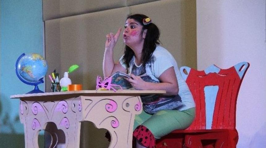 Kastamonu Belediyesinden &Ouml;ğrencilere Tiyatro Hediyesi