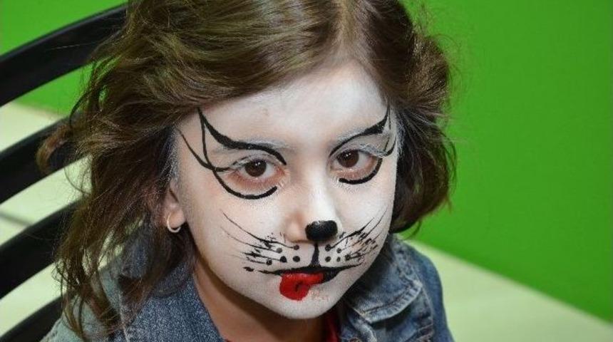 D&uuml;zce, Emitt&rsquo;in İlgi Odağı Oldu