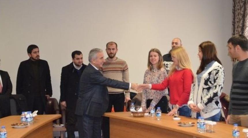 Avrupalı Gen&ccedil;ler Vali Kam&ccedil;ı&rsquo;yı Ziyaret Etti