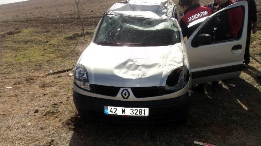 Kamyonet Tarlaya Devrildi: Beş Yaralı