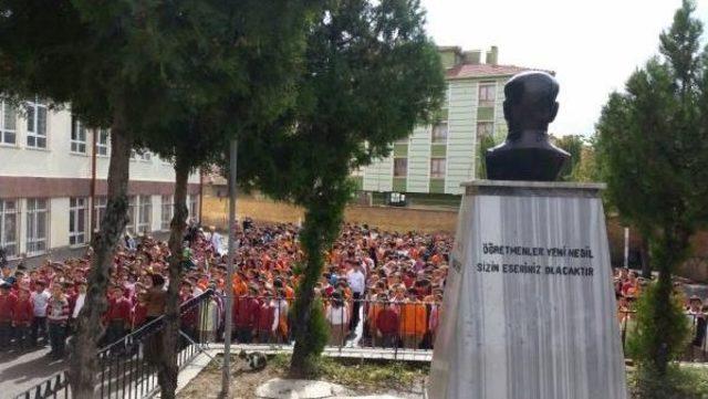 Başkent'teki Bir Okulun Bahçesinden Atatürk Büstünü Çaldılar