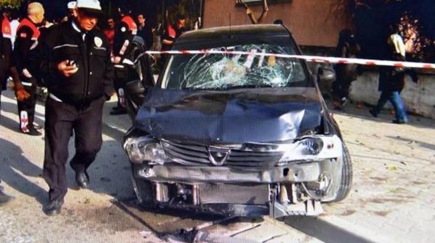 16 Yaşındaki S&uuml;r&uuml;c&uuml; Kaldırımda Y&uuml;r&uuml;yen 2 Askere &Ccedil;arptı