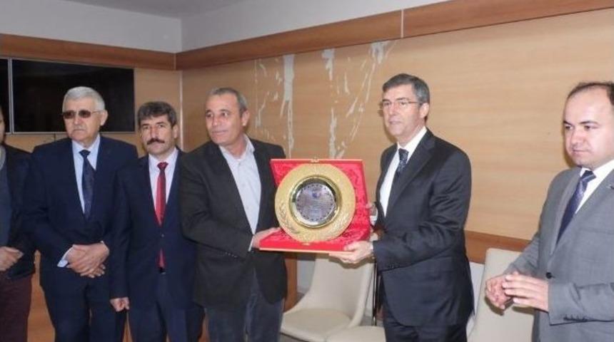 Milletvekili Sadık Badak&rsquo;a Teşekk&uuml;r Plaketi