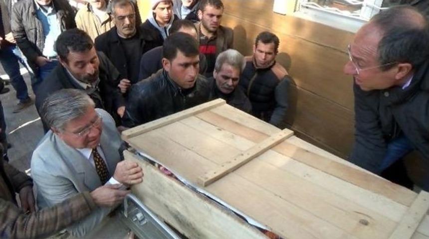 T&uuml;rkiye&rsquo;de &Ouml;len Kobanili&rsquo;nin Cenazesi Suriye&rsquo;ye G&ouml;nderildi