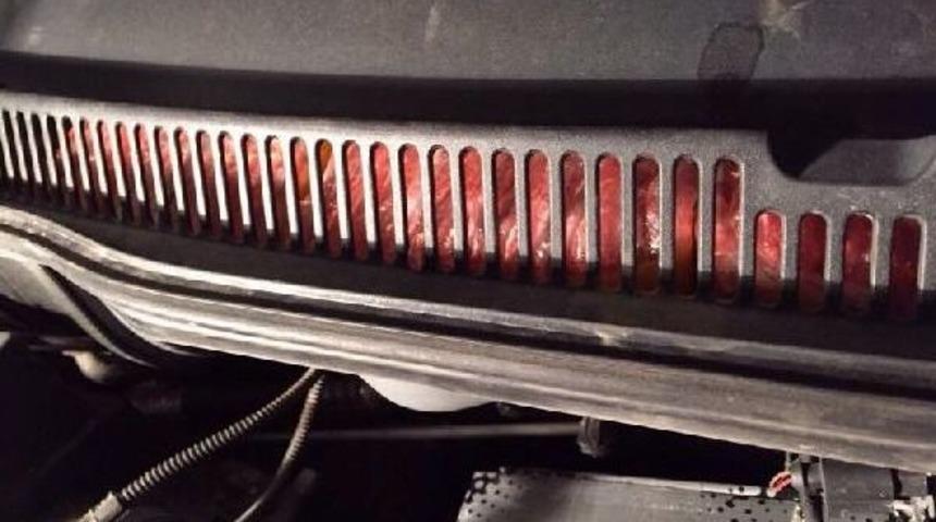 Otomobilde Ka&ccedil;ak Telefon Ele Ge&ccedil;ti: 2 G&ouml;zaltı