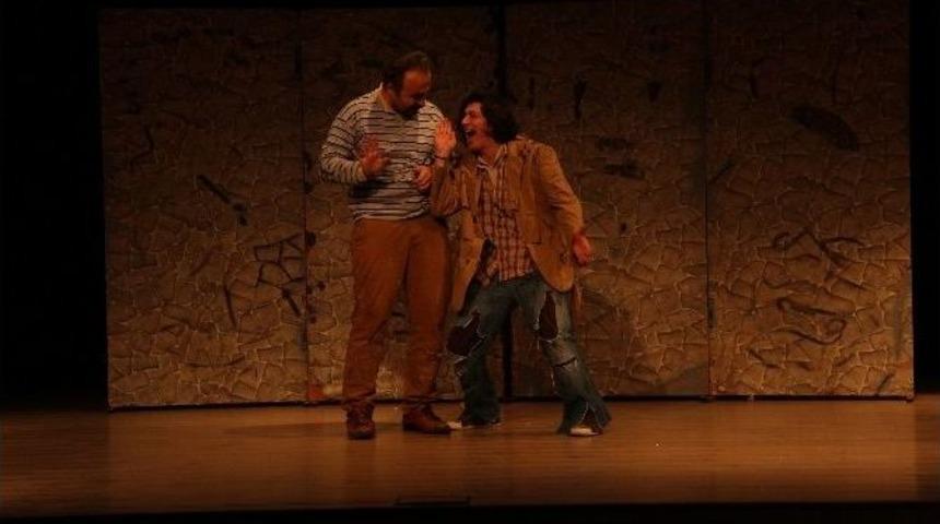 "ziyafet Sofrası" Oyunu Kağıthanelilerle Buluştu