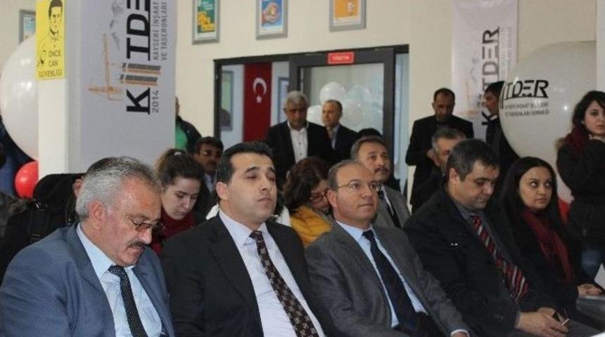 Eğitimi Tamamlayan 40 İnşaat Ustası Sertifikasını Aldı