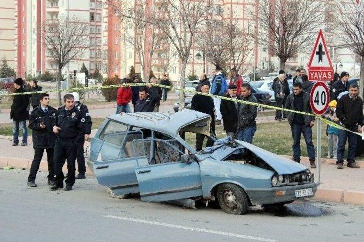 Servis Otobüsü Otomobille Çarpıştı: 6 Yaralı G4