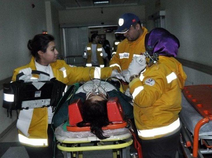 Servis Otobüsü Otomobille Çarpıştı: 6 Yaralı G5