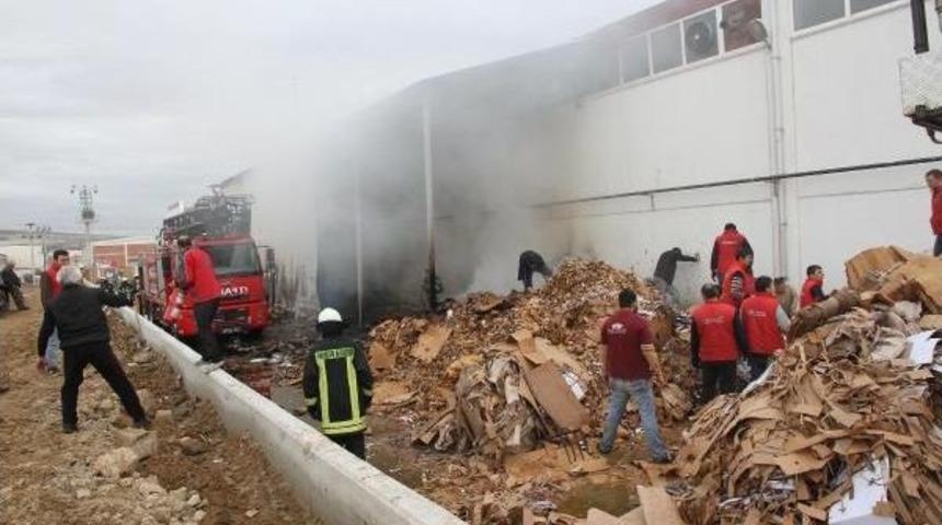 Karton Kutu Fabrikasında &Ccedil;ıkan Yangın Korkuttu