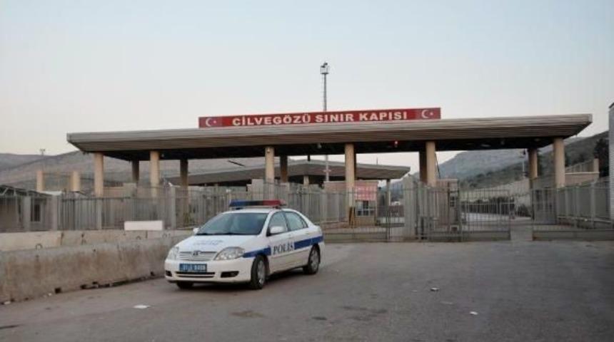 Suriyeli Muhalifler Askerlere Ateş A&ccedil;tı, Cilveg&ouml;z&uuml; Sınır Kapısı Kapatıldı