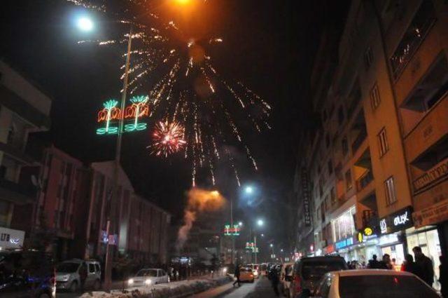 Hakkari'de Kobani Kutlaması