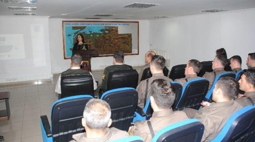 Jandarmaya Kadına Y&ouml;nelik Şiddetin &Ouml;nlenmesi Anlatıldı