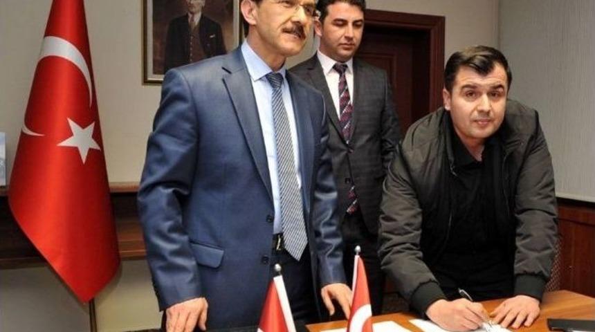 Uşak Sportif Ve Muratbey Gıda Resmi İmzaları Attılar