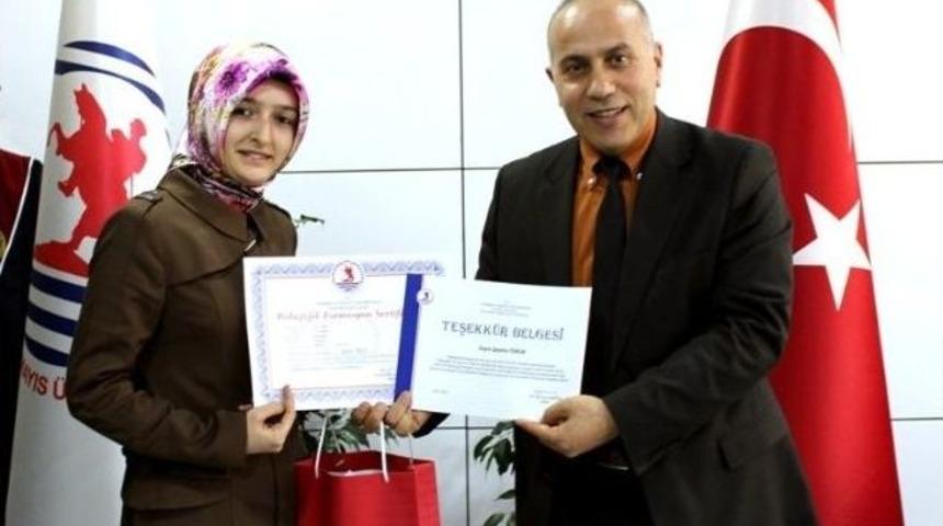 Pedagojik Formasyon Programında Başarıya &Ouml;d&uuml;l