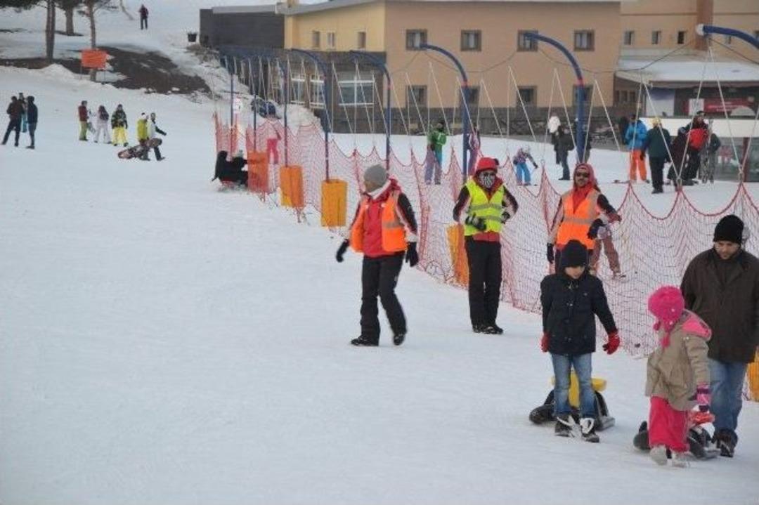 (&ouml;zel Haber) Erciyes Kayak Merkezinde Y&uuml;ksek D&uuml;zeyde G&uuml;venlik