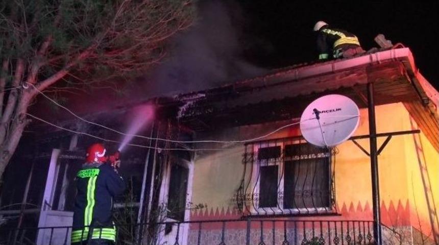 K&ouml;rfez&rsquo;de Ev Yangını: 1 Yaralı