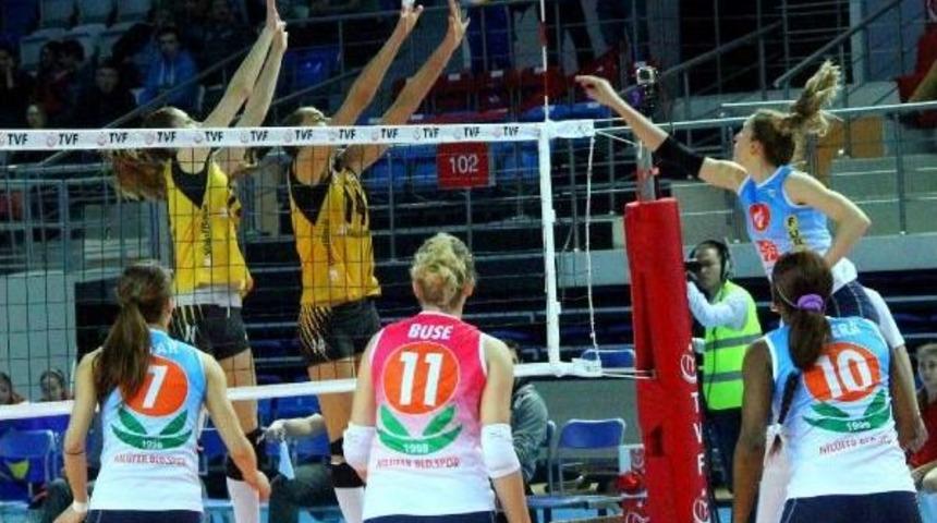 Nil&uuml;fer Belediyesporlu Gizem Sezonu Kapattı