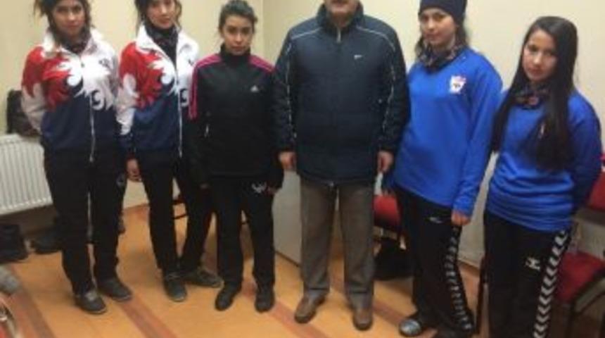 Curling&rsquo;e Afgan Desteği