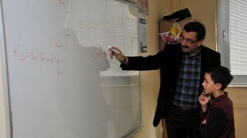 Ke&ccedil;i&ouml;renliler Osmanlıca &Ouml;ğreniyor