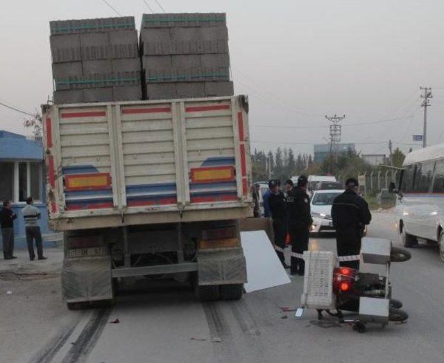 Devrilen Bisikletten Düştü, Üzerinden Kamyon Geçti Öldü