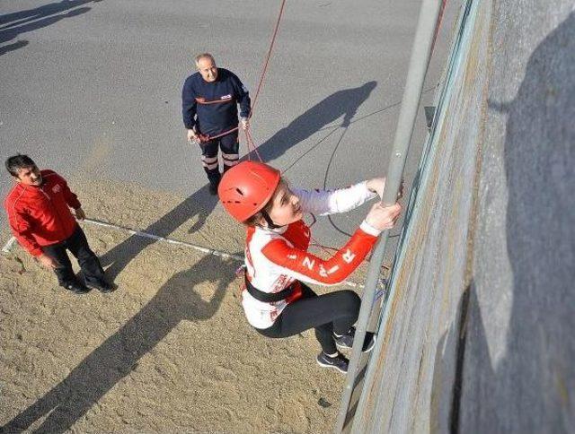 İzmir'in Kadın Itfaiyecileri Olimpiyat Takımı Kurdu