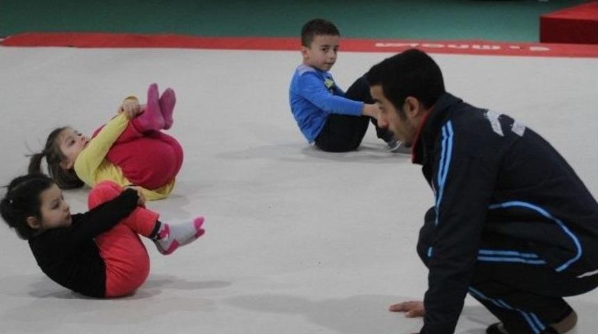 &Uuml;cretsiz Cimnastik Kursları Devam Ediyor