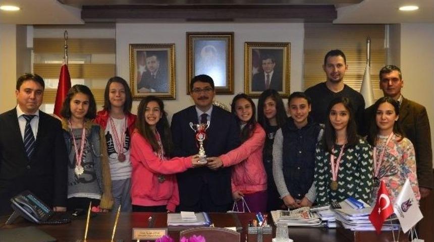 Şampiyonlardan Başkan &Ccedil;elik&rsquo;e Ziyaret