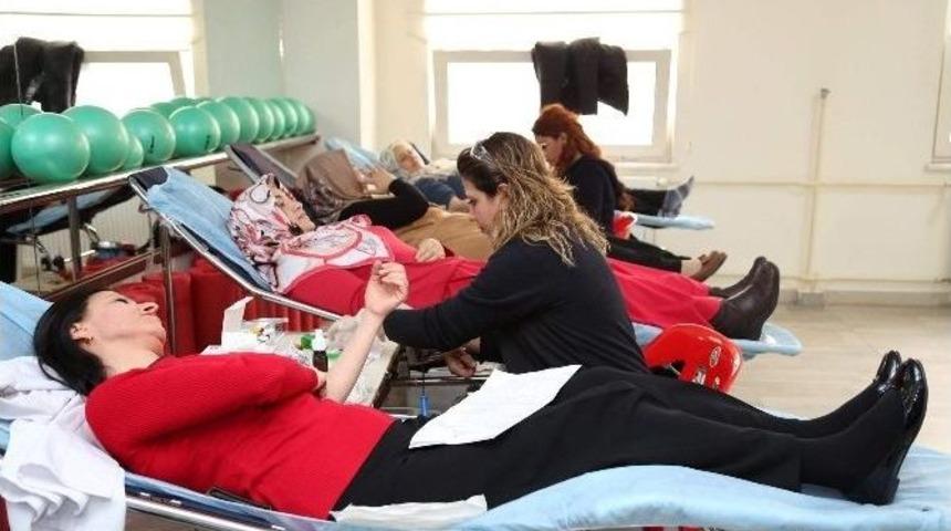 Şehitkamilli Kursiyerler Kan Bağışında Bulundu