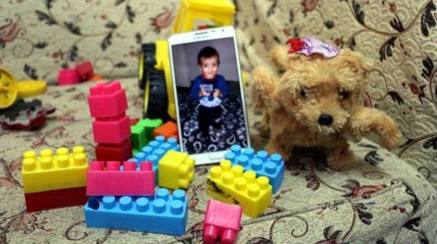 1.5 Yaşındaki Hüseyin'in Tarihi Geçmiş Iğneden Öldüğü Iddiası