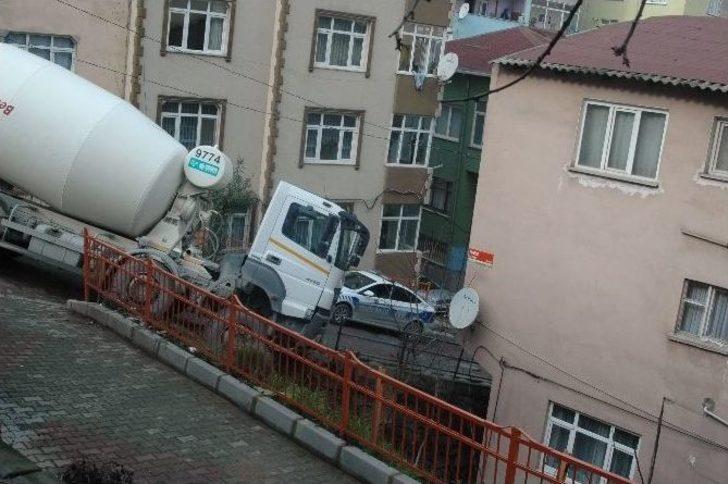 Beton Mikseri Duvarda Asılı Kaldı G1