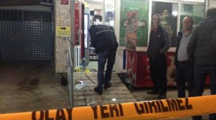 Cesur Market Sahibi, Eli Silahlı Soyguncuyla Korkusuzca Mücadele Etti