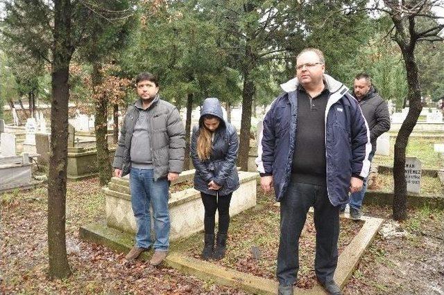 Duayen Gazeteciler Mezarları Başında Anıldı
