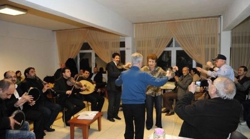 Huzurevi Sakinlerine Doğum G&uuml;n&uuml; S&uuml;rprizi