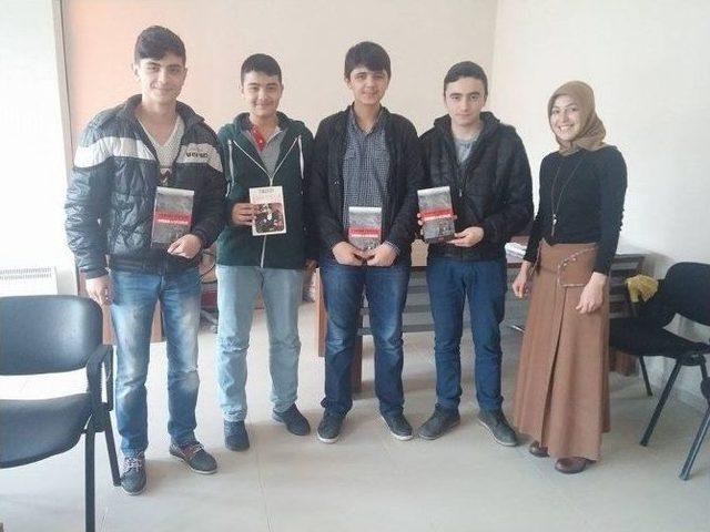 “1000 Gence 1000 Kitap” Projesinde Kitap Sayısı 900’e Ulaştı