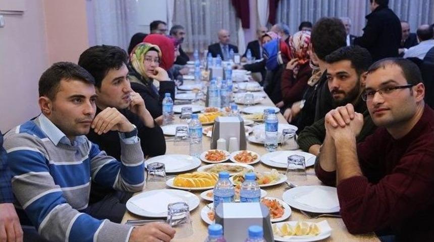 Kpss&rsquo;de Birinci Olan &Ouml;ğrencilere Teşekk&uuml;r Belgesi Verildi