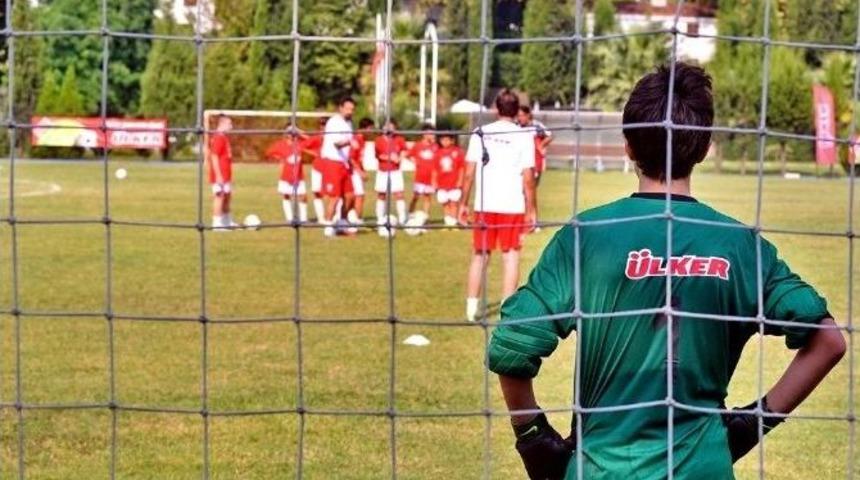 Ülker, Futbolda Çocuklara Desteğini Sürdürüyor
