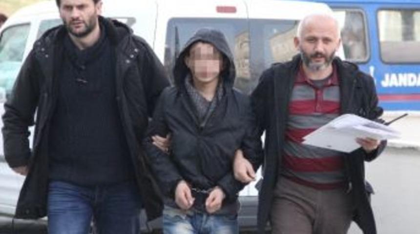 Evine Lazer Tutanlarla Ettiği Kavgayı Ayıranı Bı&ccedil;akladı