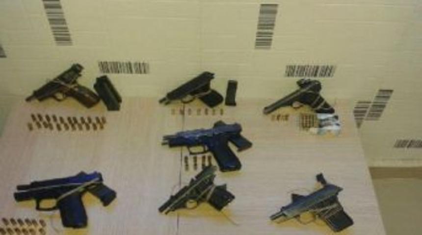 Siverek&rsquo;Te Ruhsatsız 7 Tabanca Ele Ge&ccedil;irildi