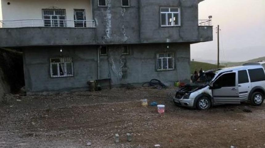 Silopi'de Muhtarın Aracı Yakıldı