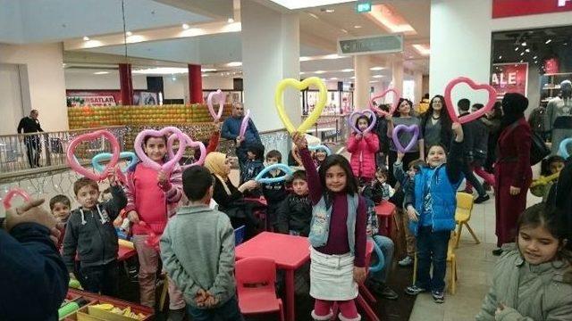 Forum Gaziantep’in Çocuklara Muhteşem Karne Hediyesi