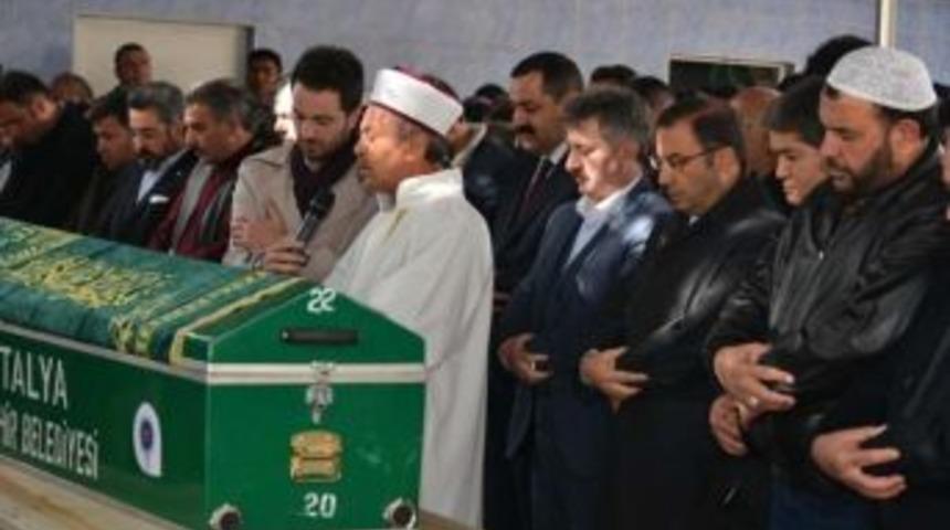 Bahattin Bayraktar Babasını Toprağa Verdi