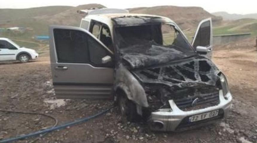 Mahalle Muhtarının Aracı Kundaklandı