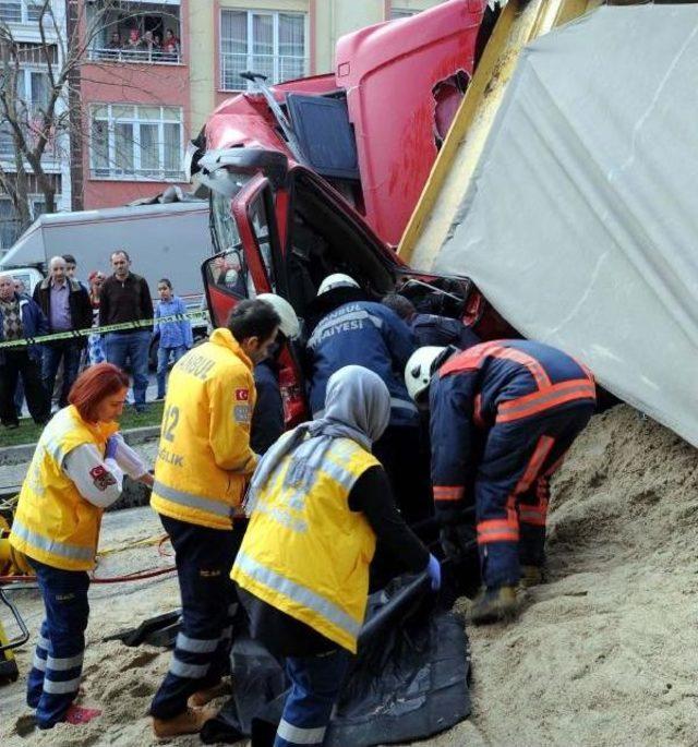 Damper Devrildi Sürücüsü Hayatını Kaybetti