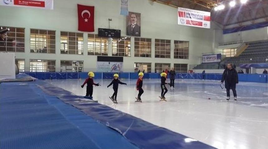 Short Track Federasyon Kupası Teşvik Yarışları Erzurum&rsquo;da Yapıldı