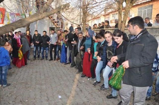 Hakkari Ve Çukurca'da Kobani Kutlaması