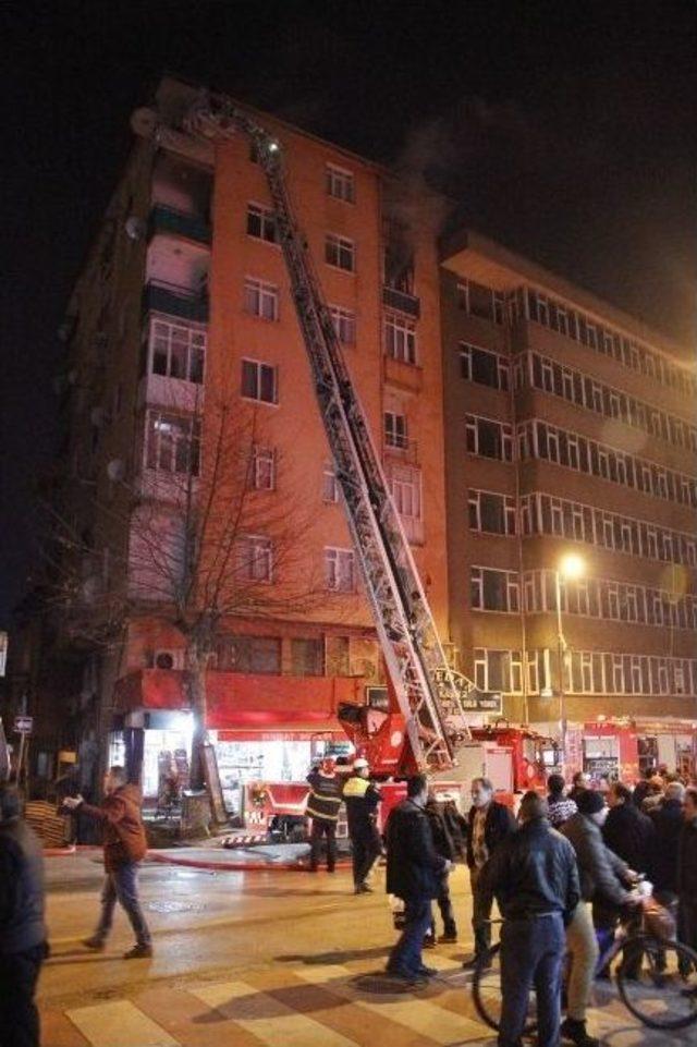 Evlerindeki Patlamadan Canlarını Zor Kurtardılar