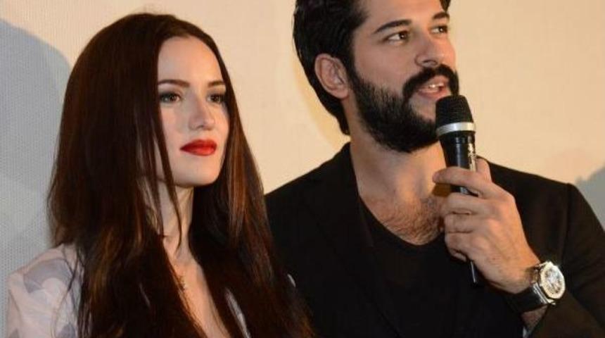 Fahriye Evcen Ve Burak &Ouml;z&ccedil;ivit, Galada Izdiham Nedeniyle Salona Kazan Dairesinden Girebildi