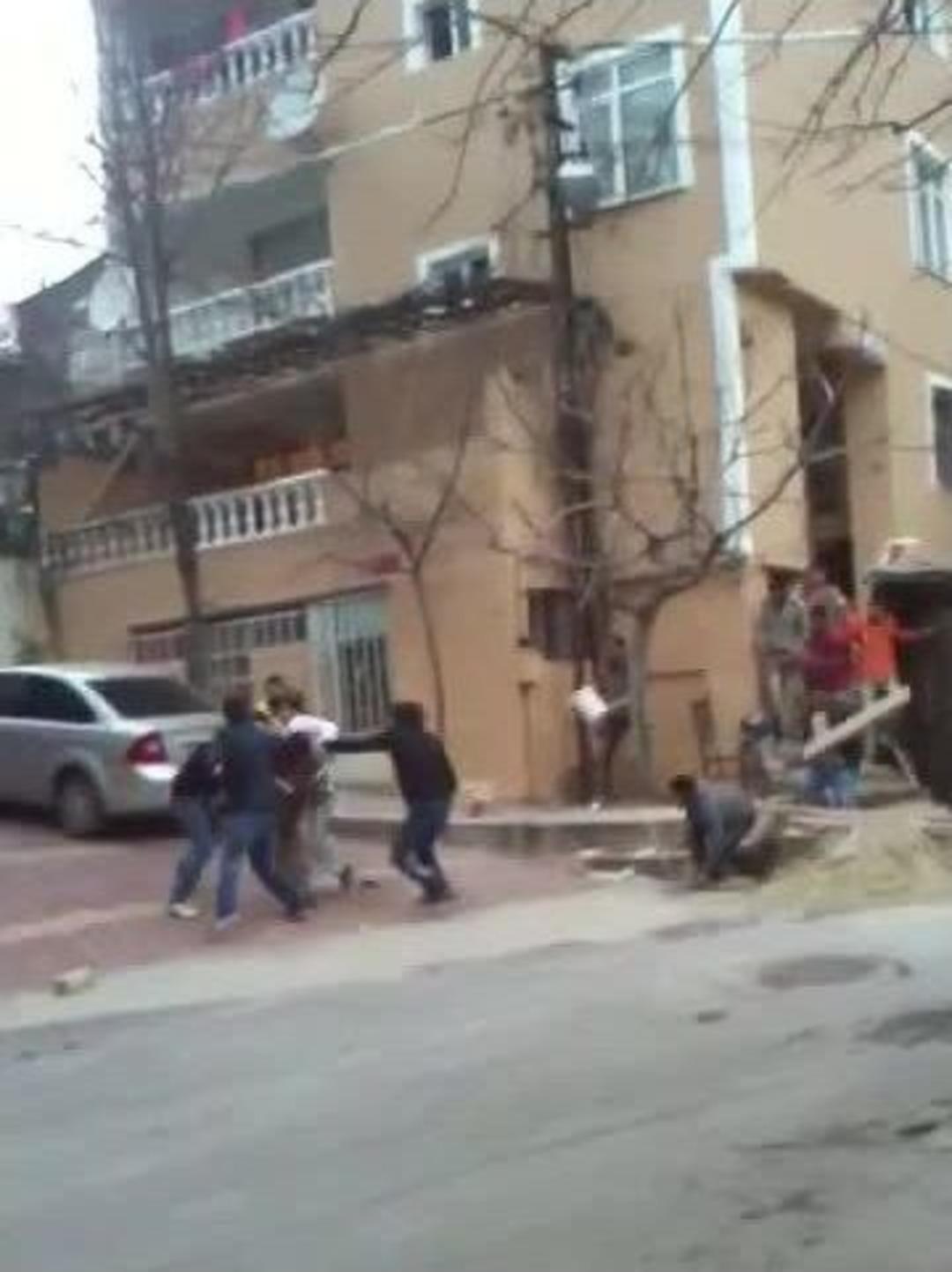 G&uuml;lsuyu&rsquo;ndaki Palalı Kavga Kamerada